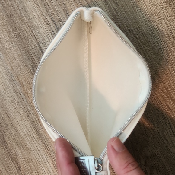 Rodan & Fields Eye Makeup Bag - Picture 6 of 7